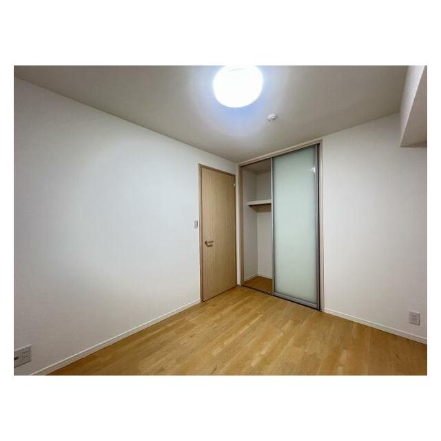 「洋室約5.3帖」別の角度からのお写真です。