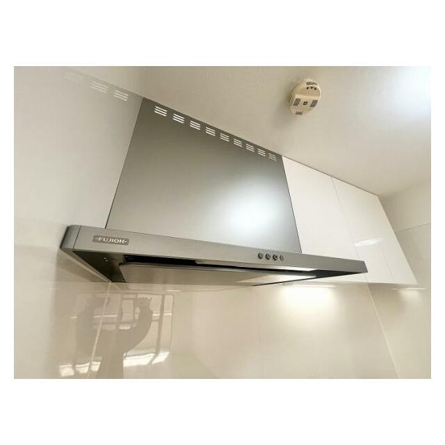 「キッチン」換気扇は新品交換済みです。