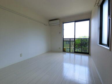 ★角部屋２面採光★