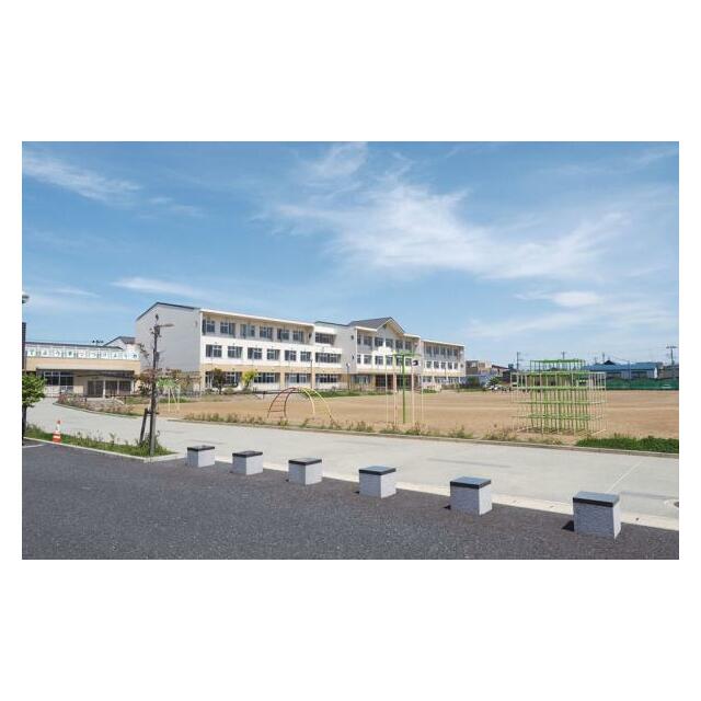 柏崎小学校まで約576ｍ