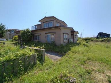 敷地北東方向から建物を撮影