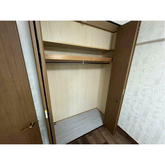 洋室5.9帖の収納