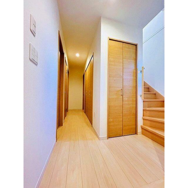 「１Ｆ廊下」土間側から廊下を見渡したお写真です。
