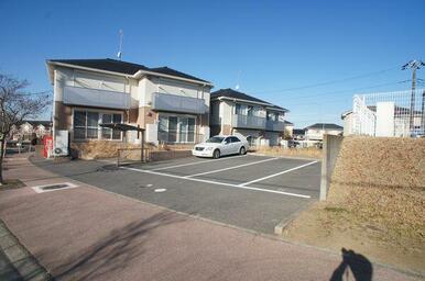 敷地内にはＡ・Ｂ、２棟ある物件です。積水ハウス施工のシャーメゾンです♪