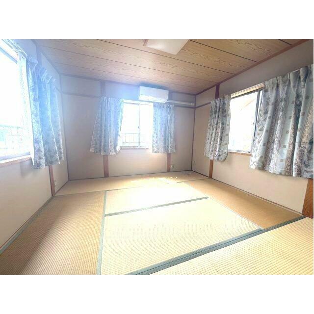 和室、ちょっとしたくつろぎスペースにいかがでしょうか