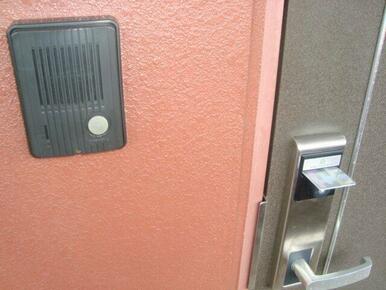 玄関（カードキー）