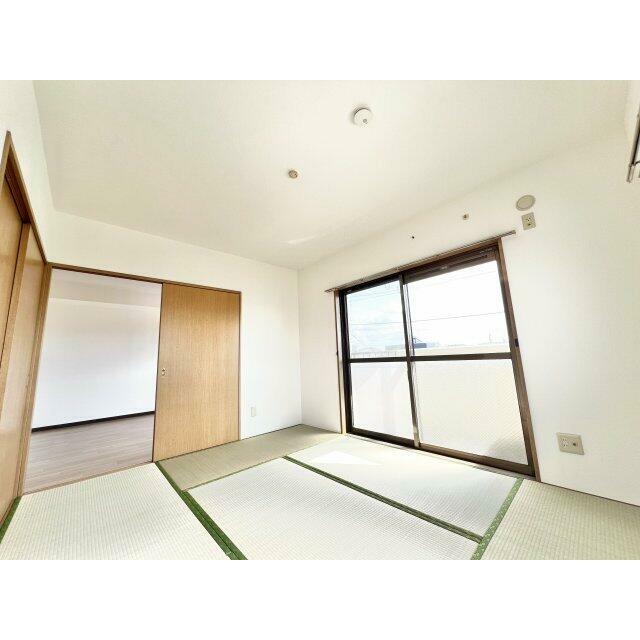 和室ならではの温かな和の空間で寛ぎの時間を過ごせます