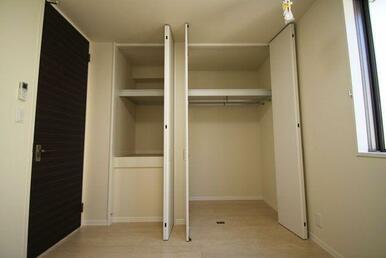 【クローゼット】丈の長いコートなども収納可能です♪