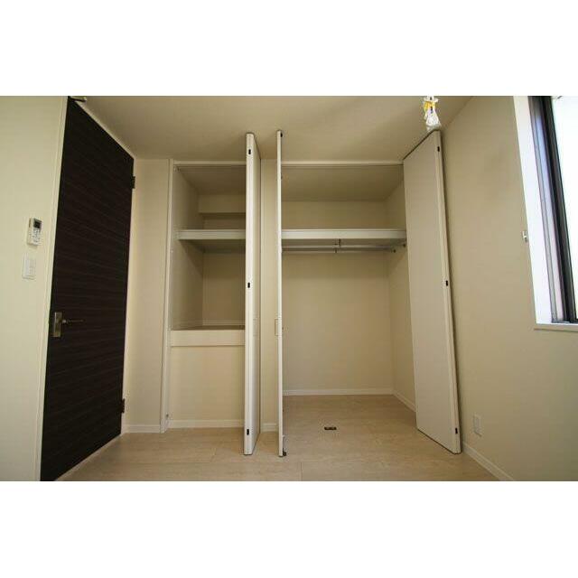 【クローゼット】丈の長いコートなども収納可能です♪