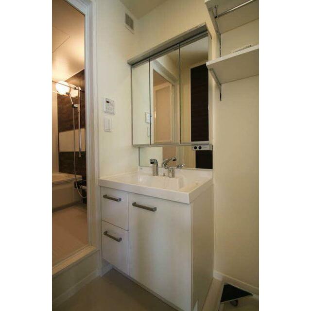 【独立洗面台】朝の身支度に便利な独立洗面台を設置しております♪