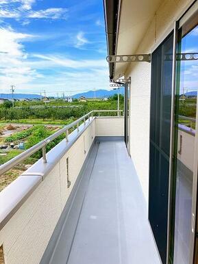 【バルコニー】日当たり良好です。