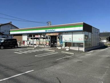 ファミリーマート伊勢上地店