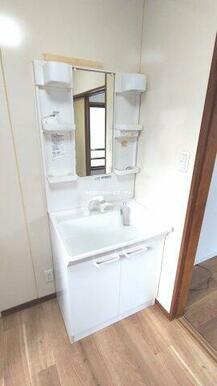 朝の身支度には欠かせない独立洗面化粧台