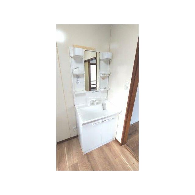 朝の身支度には欠かせない独立洗面化粧台