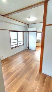 玄関側からお部屋を眺めた景色です