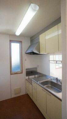 【キッチン】人気の対面式ですので、料理をしながら家族の様子も見ることが出来ます！