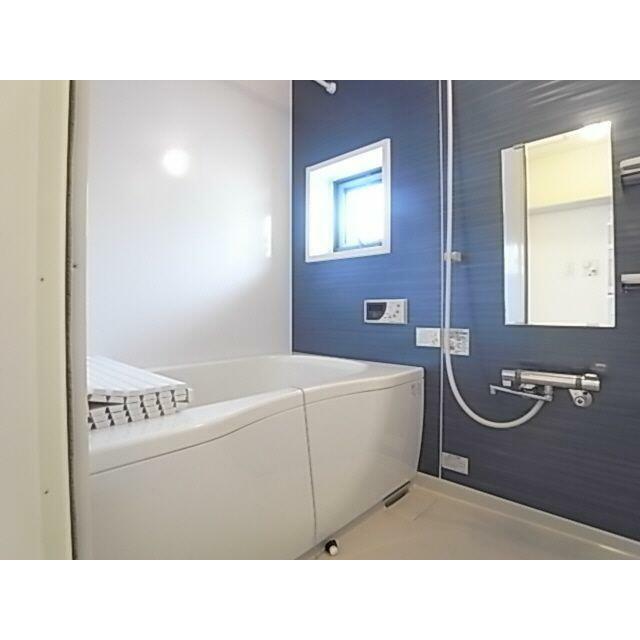 追い炊き機能付きの浴室です。浴槽にお湯をためてお仕事で疲れた体をゆっくりと休めて下さい♪