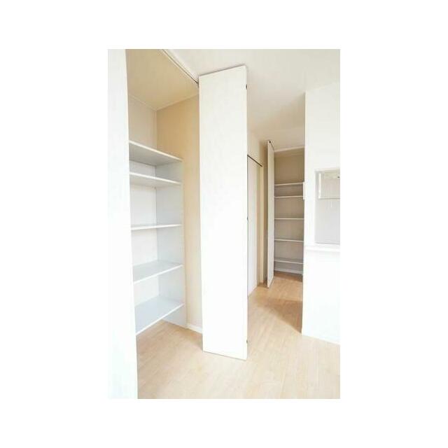 ＬＤＫにも収納があります。