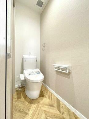 トイレは各階に1カ所ずつあります。朝の混雑する時間帯には特に役立ちます。