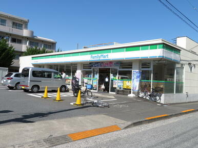 ファミリーマート小金井中大附属前店