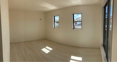 ベッドやイスでの生活で膝に難ありの方でも過ごしやすい（1号棟）