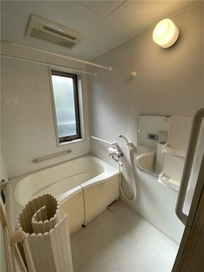 浴室（窓付き、浴室乾燥機）