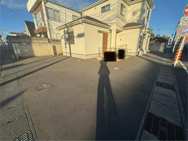 前面道路含む現地写真です