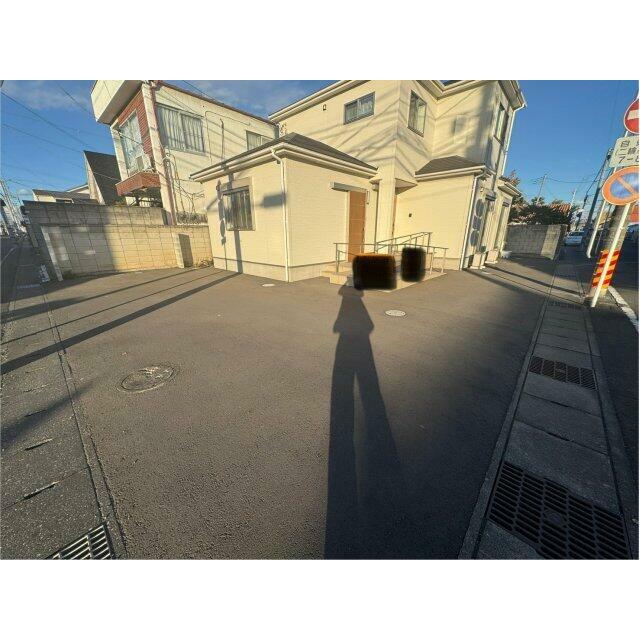 前面道路含む現地写真です