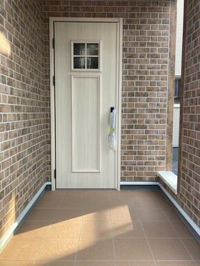 「いってきます」「ただいま」「おかえり」が聞こえそうな玄関（1号棟）