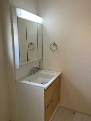 顔を洗って歯磨きもして1日を乗り切るエネルギーをここでチャージ（1号棟）