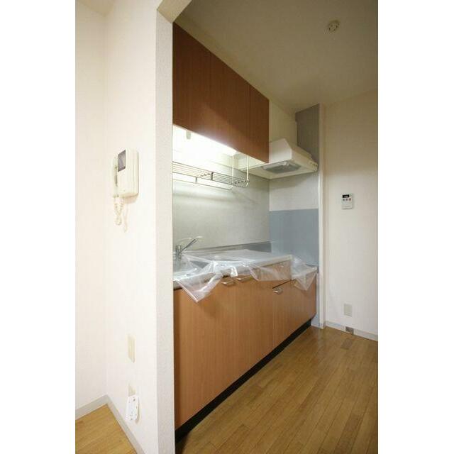 ◆キッチン◆リビングから直接見えない工夫がされています。来客用のテレビドアホンや給湯器のリモコンは…