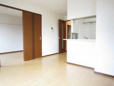 ＬＤＫには対面キッチンがございます