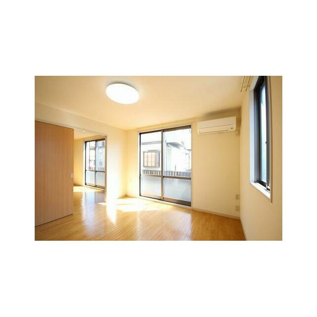 ◆リビング(1)◆ＬＥＤ照明完備。角部屋の為、リビングには窓が２箇所♪♪　隣の洋室と続いている為、…