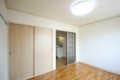 洋室　照明器具の設置がございます。