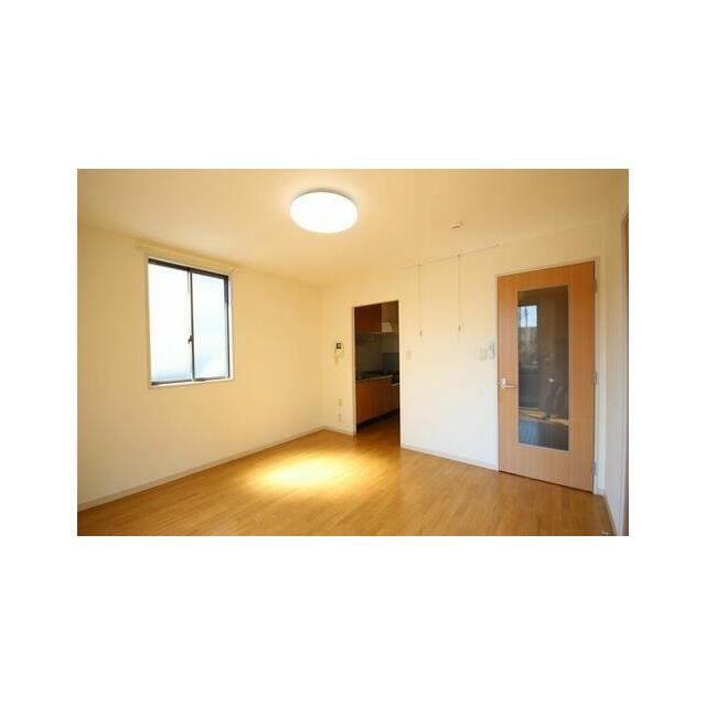 ◆リビング(2)◆床や建具は柔らかい木目調。幅広い家具とのマッチングも可能です♪