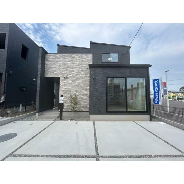 ３ＬＤＫ二階建て。畳コーナーのある１８．５帖ＬＤＫでゆとりのある住まいを。（２０２６年３月撮影）