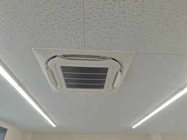 エアコン3基あります