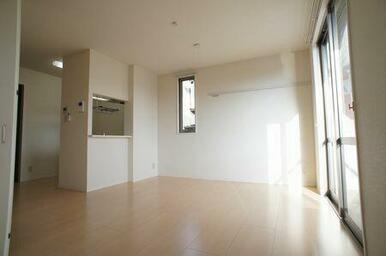 【洋室】キッチンは人気のカウンター式です。