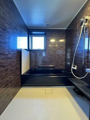 1.25坪でゆとりある広さのお風呂です。