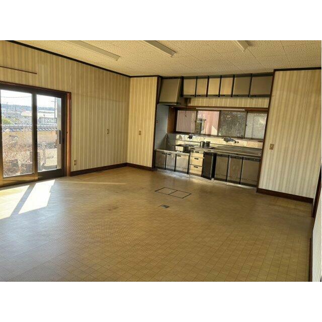 採光の取れるDKで、明るく開放的な空間