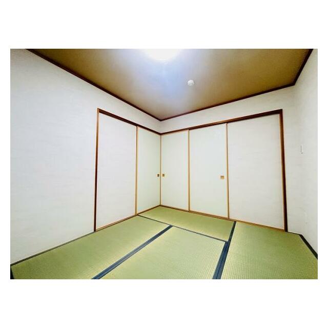 「和室」LDK横に和室6帖スペースあります。