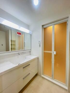 「洗面脱衣所」洗面台新品交換済みです。