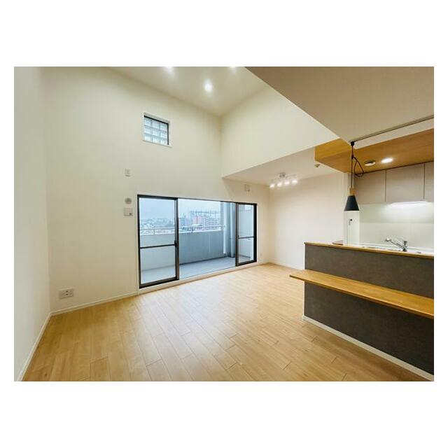 「LDK」15.2帖LDKは天井が高く開放感あふれる空間です。