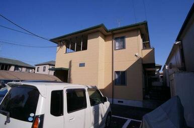 【ＧＲヴィレッジＤ】積水ハウス施工の２階建て賃貸住宅シャーメゾンでございます！各戸シャッター雨戸付…