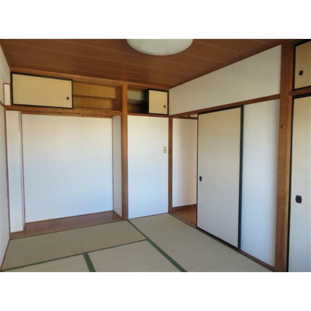 落ち着いた雰囲気の和室。窓からは富士山が見えます。