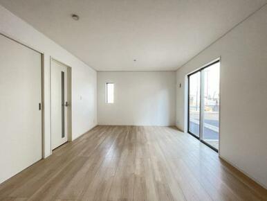 ゆとりある広さと明るさでホッとくつろげるスペースになっています！