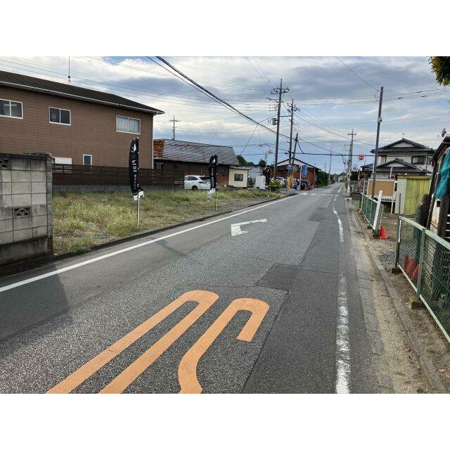 前面道路含む現地写真です