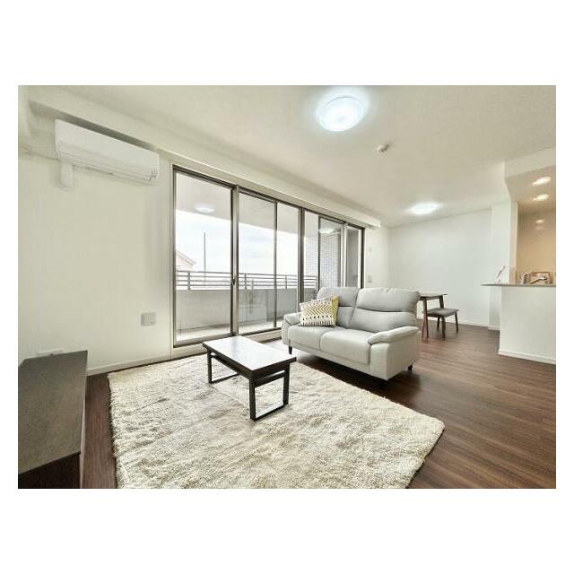 【LDK】ニトリ家具付。床色に合わせた配色の家具を設置しております。