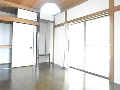 洋室６帖天袋付きなので収納たっぷりです！