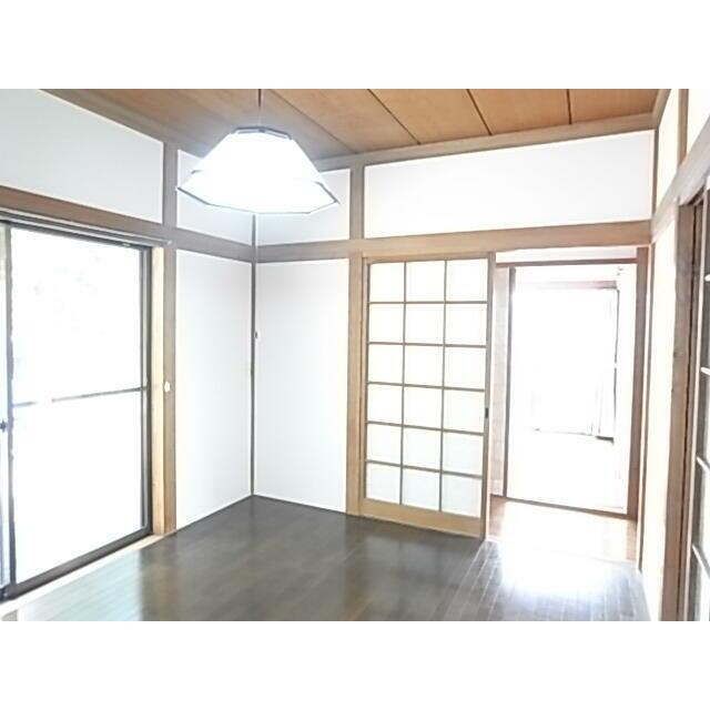 和室４．５帖２面採光につき陽当り良好